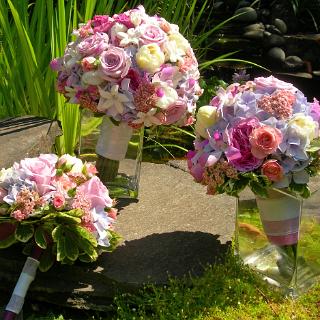 BB0115-Round Spring Bouquets