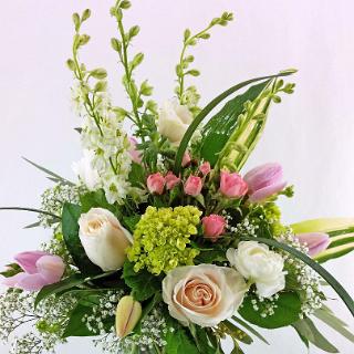 ED0152-Soft and Suttle Garden Bouquet