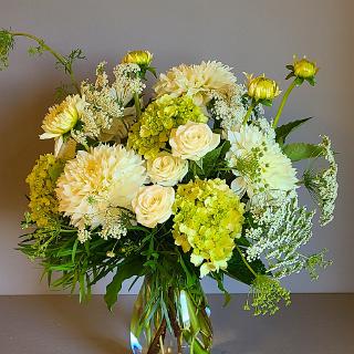 SY0094- White ans Green Sympathy Arrangement