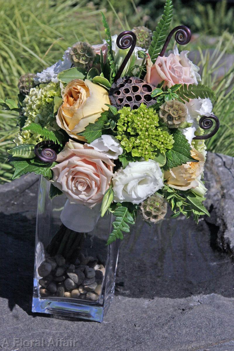 BB0489B-Rustic Champagne and Apricot Rose Bouquet
