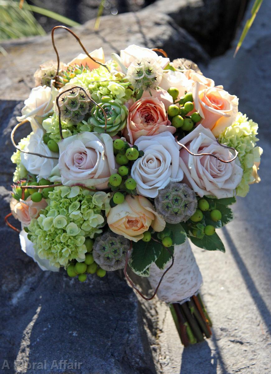 BB0685-Vintage Look Bride's Bouquet