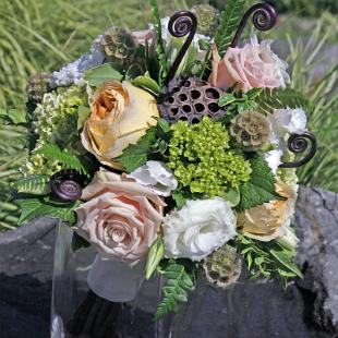 BB0489B-Rustic Champagne and Apricot Rose Bouquet