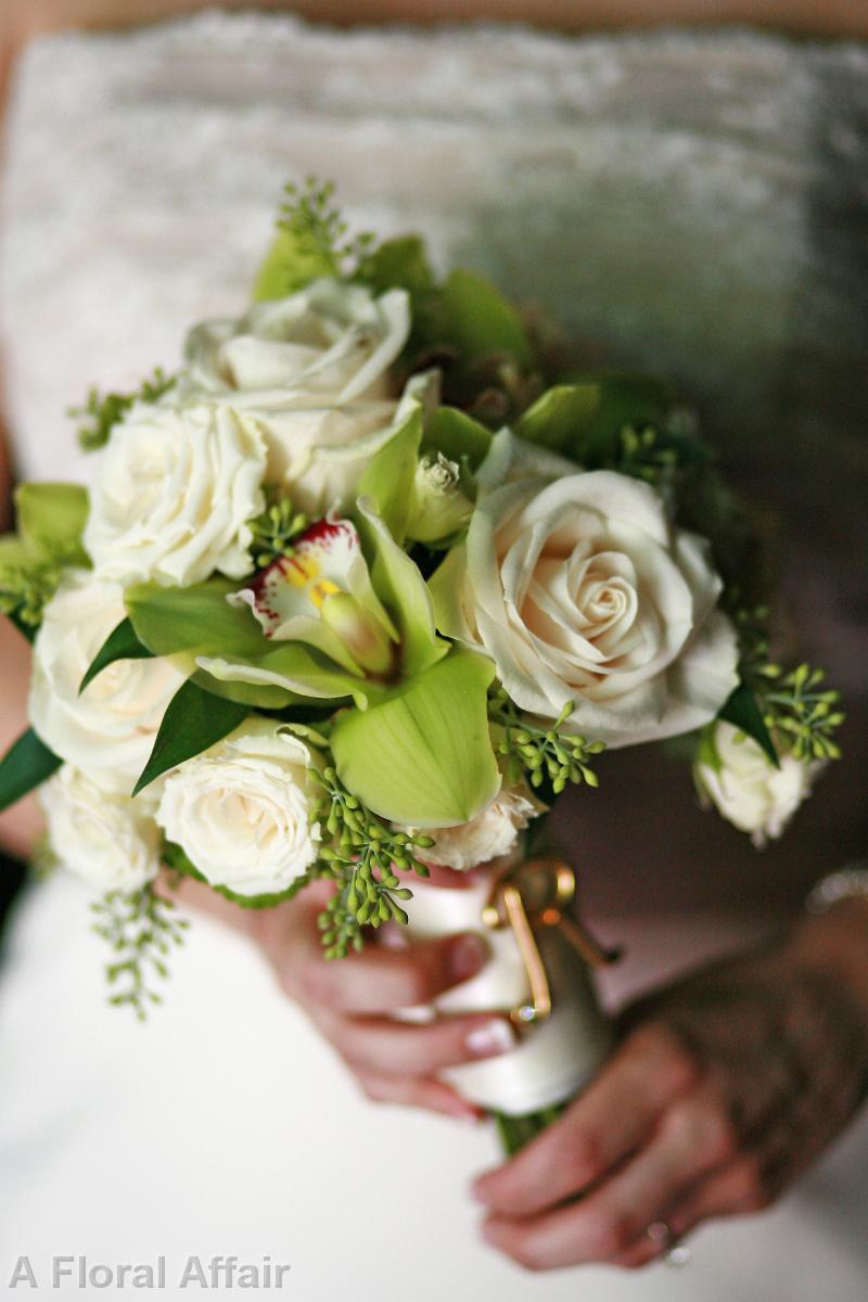 BB0119-Ivory and Green Bride's Bouquet