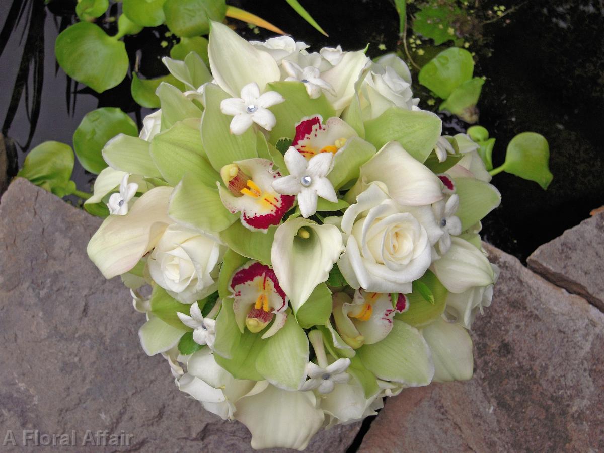 BB0250-Green and Ivory Bridal Bouquet