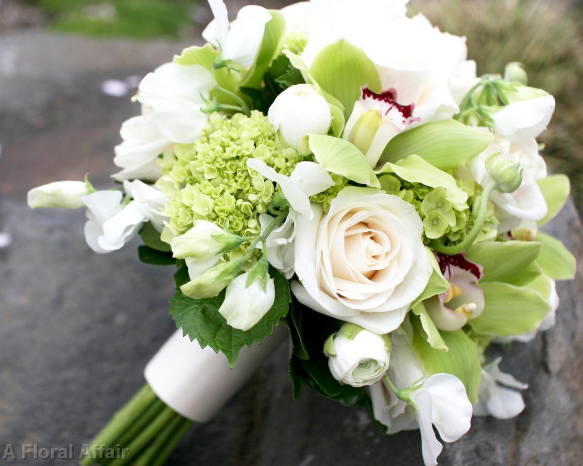 BB0643-Romantic Green and White  Bouquet