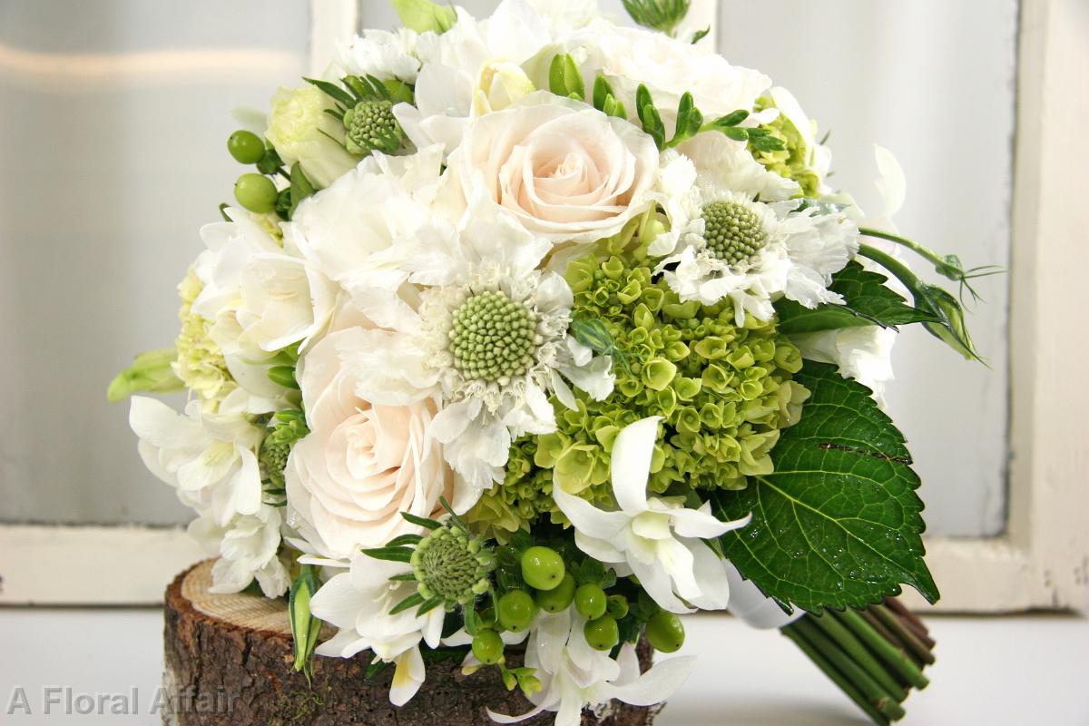 BB0806-Brides Green and White Bouquet