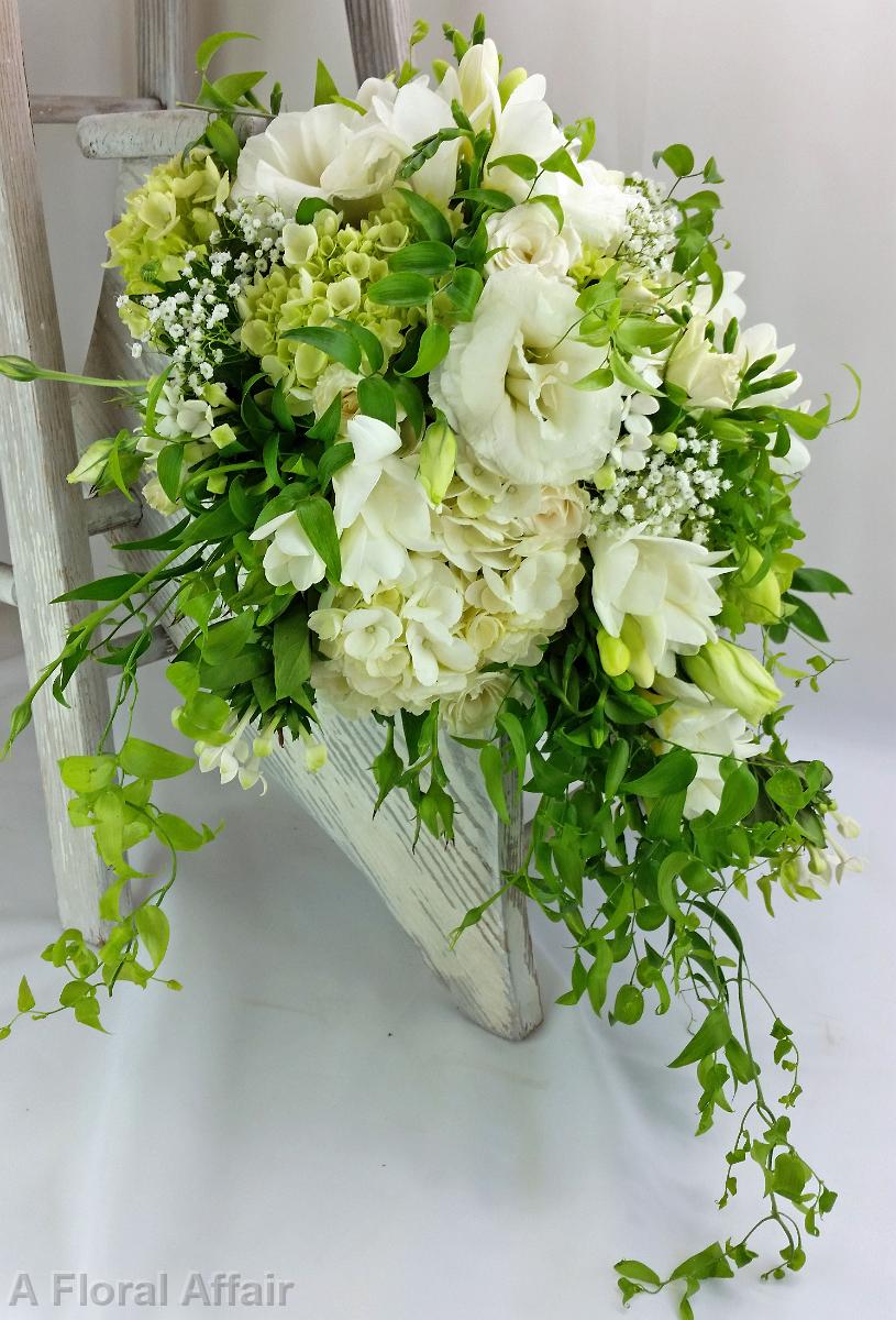 BB1126-Trailing English Garden Bouquet