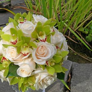 BB0159-Ivory and Lime Bridal Bouquet
