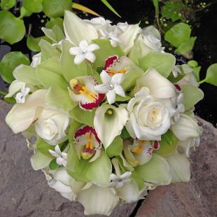 BB0250-Green and Ivory Bridal Bouquet