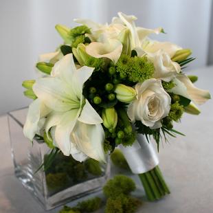 BB0521-Contemporary Green and White Bridal Bouquet