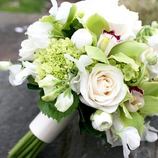 BB0643-Romantic Green and White  Bouquet