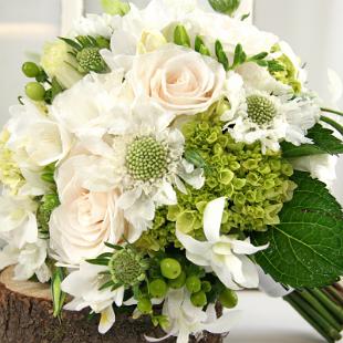 BB0806-Brides Green and White Bouquet