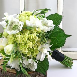 BB0807-Green and White Garden Bouquet