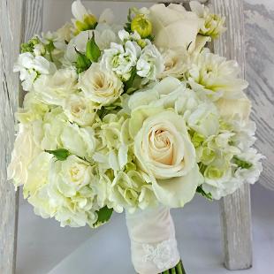BB1116-Elegant White Brides Bouquet