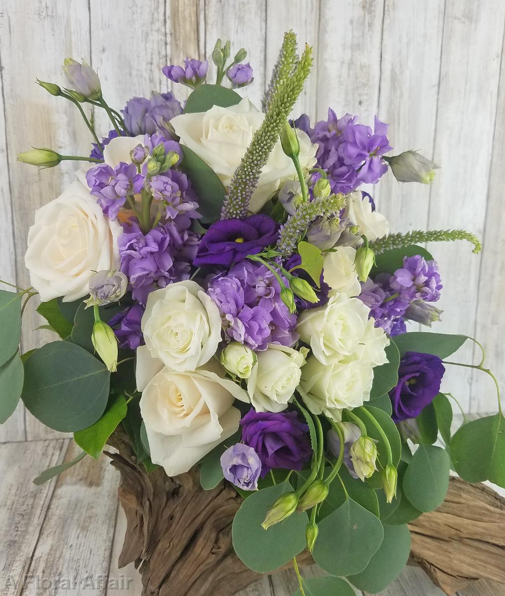BB1441-Relaxed and Natural Purple and Lavender Brides Bouquet