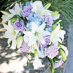 BB0595-White Lily and Lavender Rose Cascade