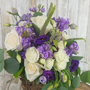 BB1441-Relaxed and Natural Purple and Lavender Brides Bouquet