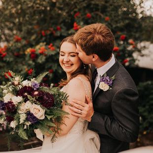 BB1523-Shades of purples and whites wedding flowers,