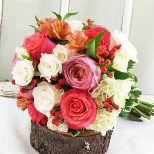 BB0957-Coral, Apricot and White Brides Bouquet