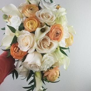 BB1518-Peach Ranunculas, Vendella Rose, White Mini Calla and Lisianthus Brides Bouquet-1