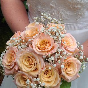 BB1543-Simple Peach Rose and Babys Breath Bouquet