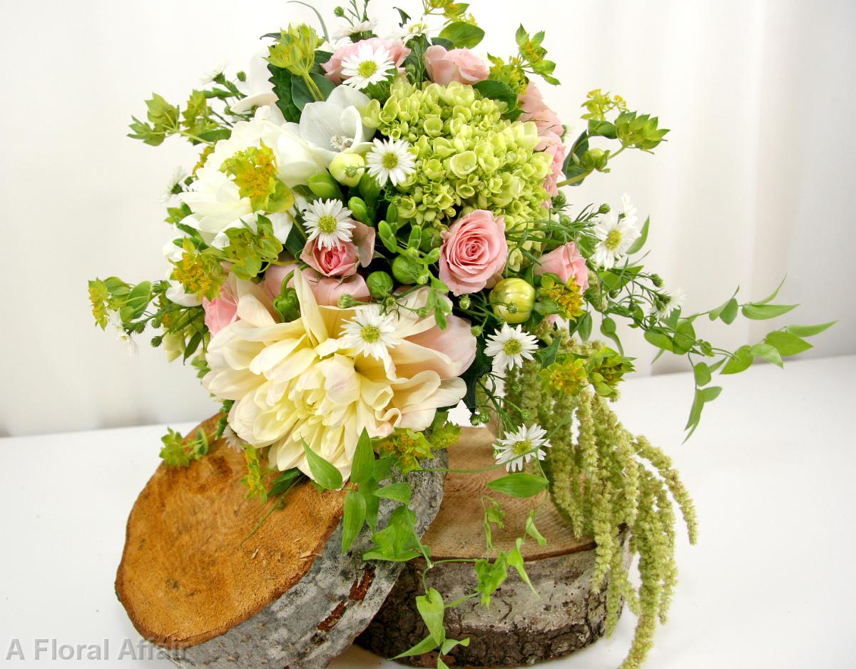 BB0882-Soft Peach and Green Garden Bouquet