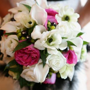 BB0190-Hot Pink, Black Feathers and White Brides Bouquet
