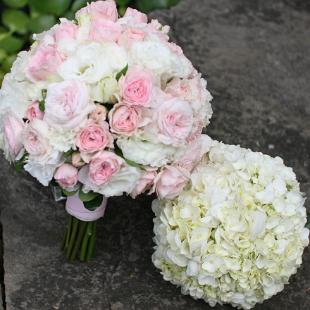 BB0501-White Lisianthus and Pink Garden Rose Bouquet