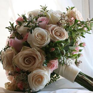 BB0558-Romantic, Vintage Blush and Ivory Rose Bouquet
