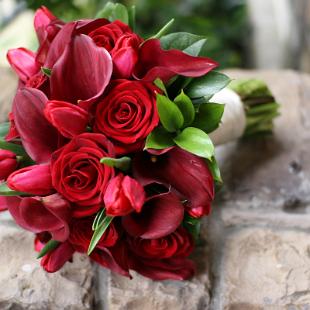 BB0420-Red Tulip, Rose, and Mini Calla Lily Bouquet