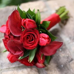 BB0421-Red Tulip, Rose, and Mini Calla Lily Bouquet