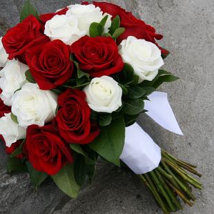 BB0557-Red and White Rose Hand Tied Bouquet