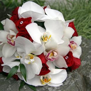 BB0583-Red Rose and White Orchid Bouquet