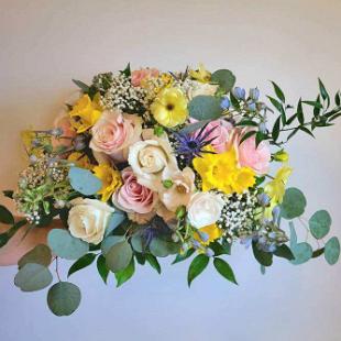 BB1693 - Soft Spring Bouquet with Daffodils