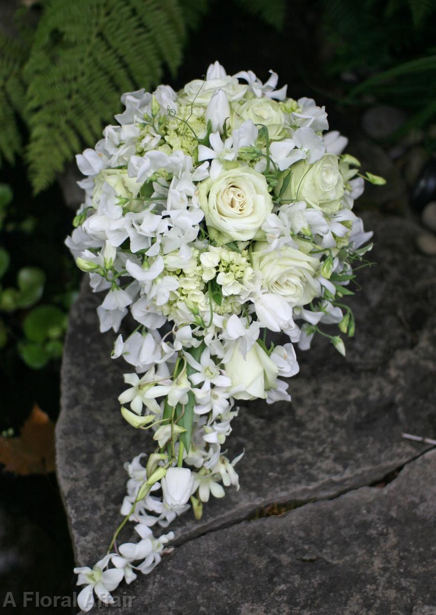 BB0447-Pale Green and White Bridal Cascade