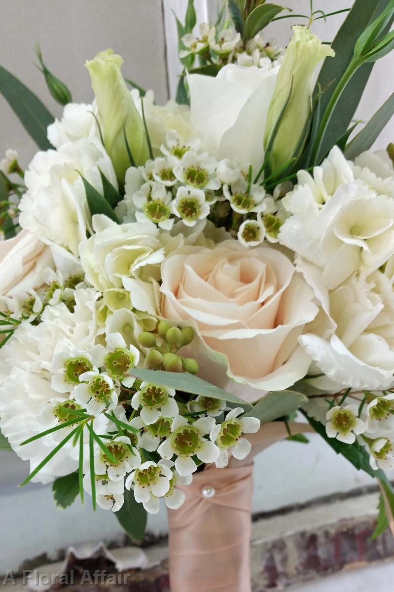 BB1043-Champagne and White Wedding Bouquet