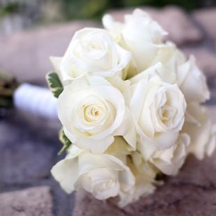 BB0356-White Akito Rose Bridesmaid Bouquet