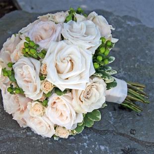 BB0561B-Traditional Champagne and Ivory Rose Bridal Bouquet