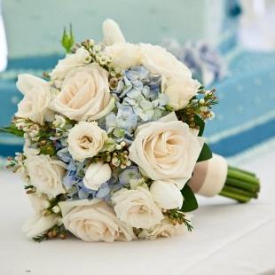 BB0563-Vintage Ivory Rose and Blue Hydrangea Bridal Bouquet