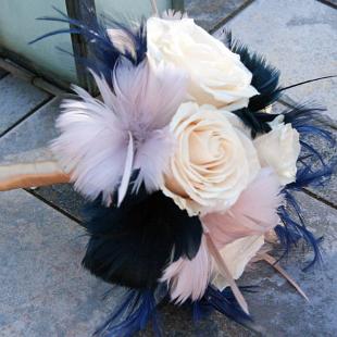 BB0851-Simple Rose and Feather Bouquet