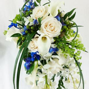 BB0965-White and Blue Modern Garden Cascade Bouquet