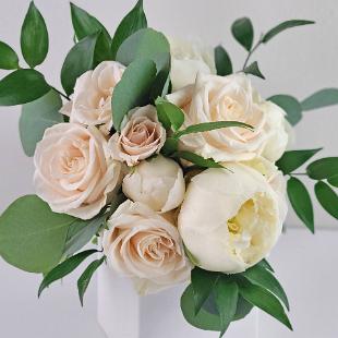 BB1551-White Peony and Rose Bridesmaids Bouquet