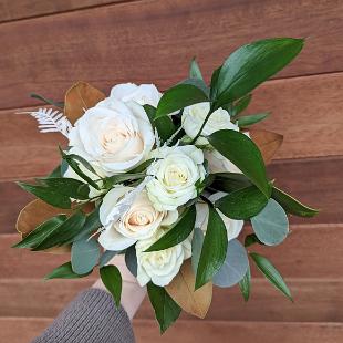 BB1701 - White and Ivory bridesmaid bouquet with magnolia leaves