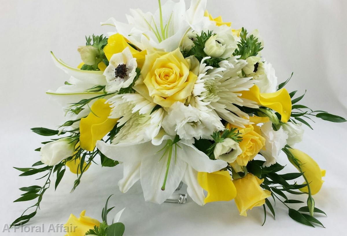 BB1282-Elegant White and Yellow Brides Bouquet-1