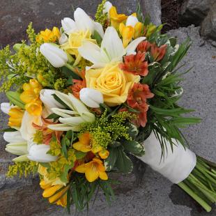 BB0552-Orange, Yellow, and White Wild Flower Brides Bouquet