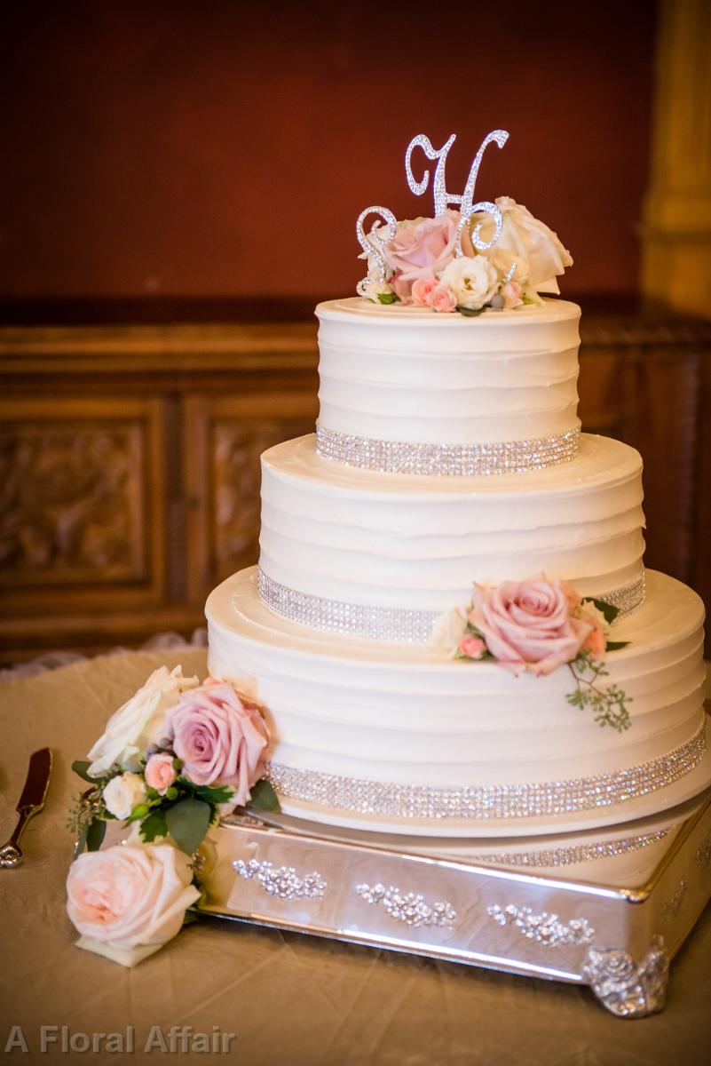 CA0166-Elegant Blush and Ivory Cake with Fresh Garden Roses