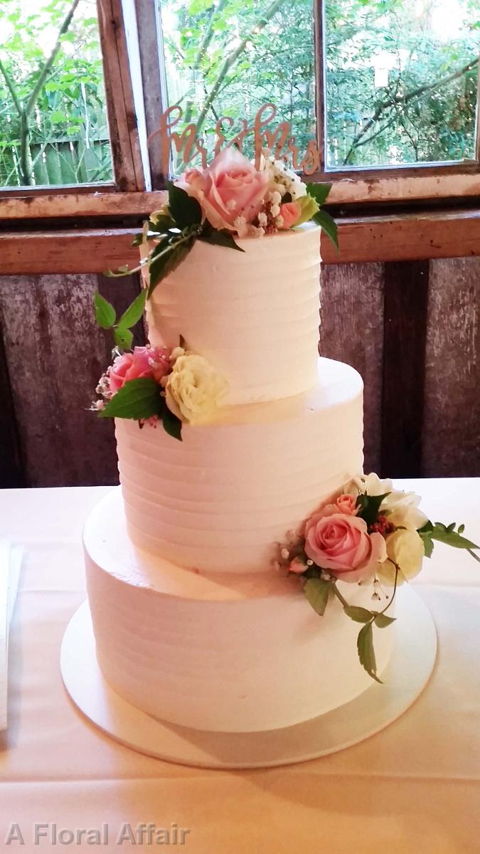 CA0172-Weddinc Cake with Soft Pink and White Flower Accents