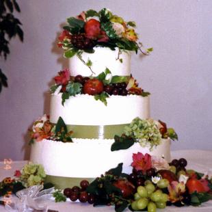 CA0102-Fruit and Flowers Wedding Cake