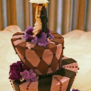 CA0109-Grooms Cake Flowers