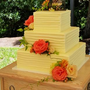 CA0152-Coral Roses and Vines on Wedding Cake